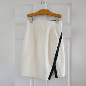 XOXO Ivory Pencil Skirt with Faux Leather Slit | Size Juniors 1/2